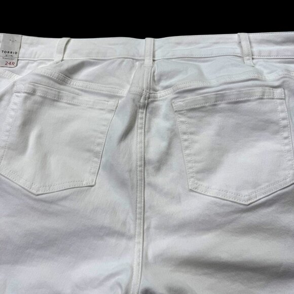 Torrid Boyfriend Jeans Distressed White Wash 24R - Picture 8 of 15